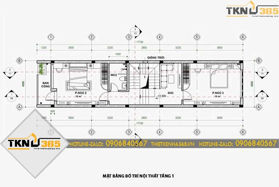 Mặt bằng tầng một của nhà phố 3 tầng gồm hai phòng ngủ, không gian sinh hoạt chung và giếng trời giúp lấy sáng tự nhiên cho khu vực giữa nhà