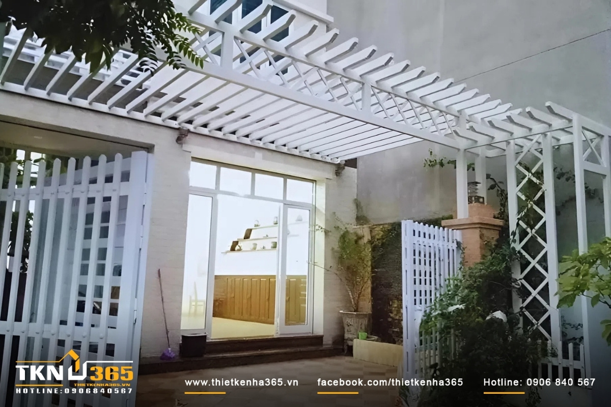 Mẫu thiết kế nhà cấp 4 có giàn trồng hoa tươi trước cửa nhà