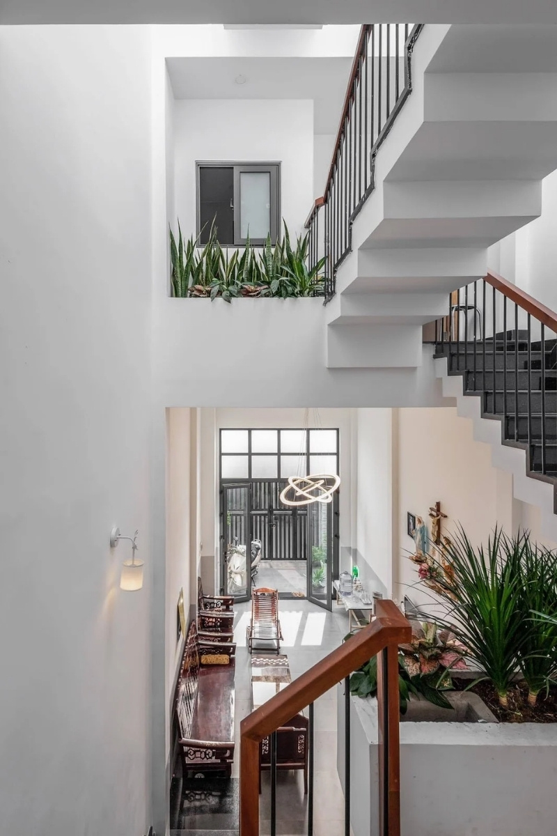 Nhà lệch tầng 5x20m có giếng trời
