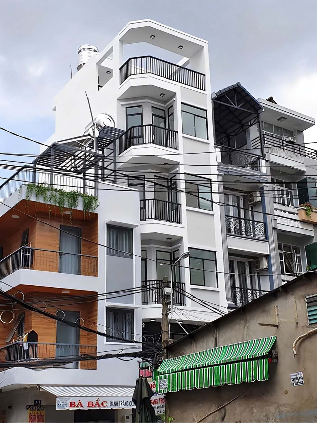Thiết kế nhà 4x10: Giải pháp tối ưu diện tích 40m2 & Dự toán chi phí 2026 18 Thiết kế nhà 4x10 vô cùng nổi bật giữa khu phố nhỏ
