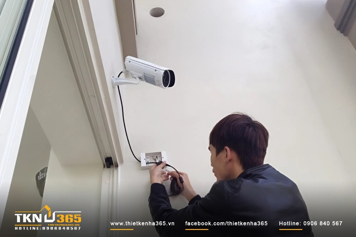 10+ Mẫu thiết kế nhà ở kết hợp kinh doanh đẹp, sang trọng 2026 17 Lắp đặt camera an ninh cho nhà ở kết hợp kinh doanh