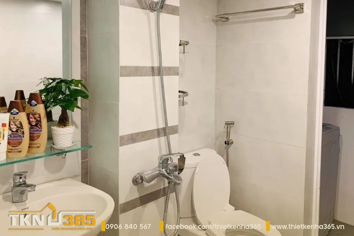 Phòng tắm kết hợp nhà vệ sinh với thiết kế đơn giản