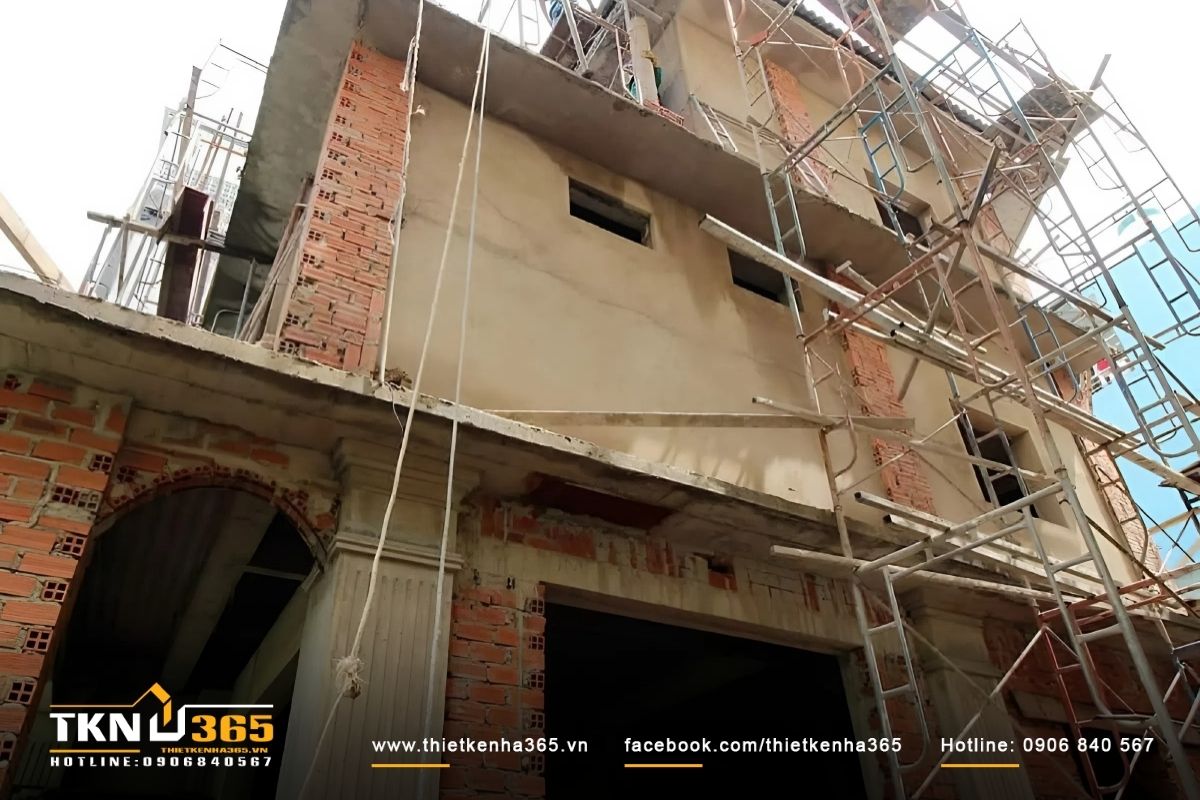Phần thô công trình đang được xây dựng