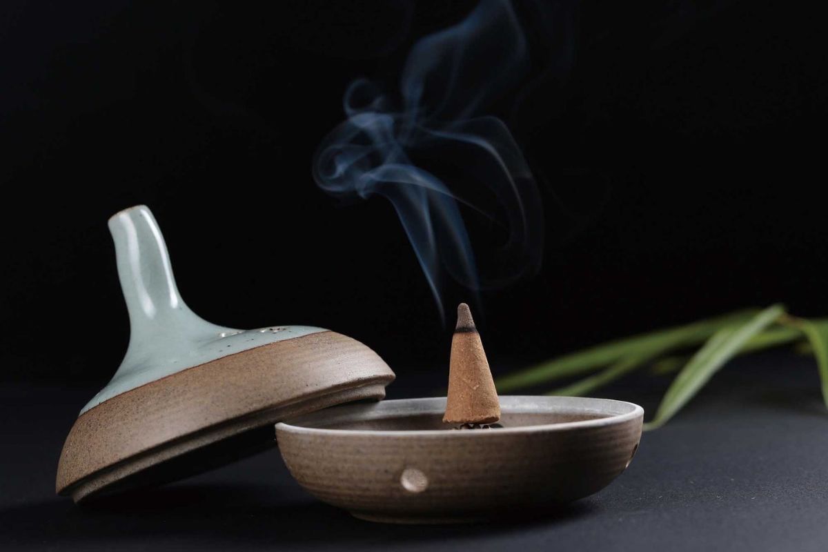 Gia chủ nên xông nhà mới xây trước lễ nhập trạch khoảng 1 - 2 giờ, đảm bảo ngôi nhà được thanh lọc hoàn toàn (Ảnh: Sưu tầm)