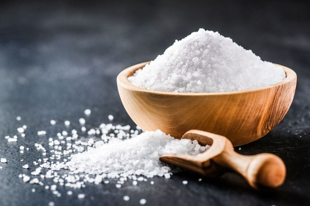 Xông nhà mới xây bằng muối có tác dụng xua đuổi tà khí, tẩy uế và thu hút vận may (Ảnh: Sưu tầm)