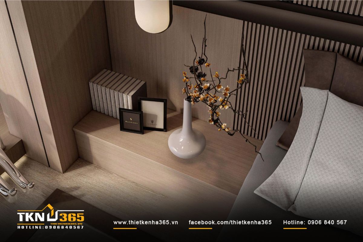 Biệt thự 3 tầng hiện đại phủ xanh mặt tiền, xua tan nắng nóng khắc nghiệt 26 Đồ decor đầu giường gồm bình hoa và phụ kiện nhỏ, thể hiện sự đầu tư chỉn chu trong từng chi tiết