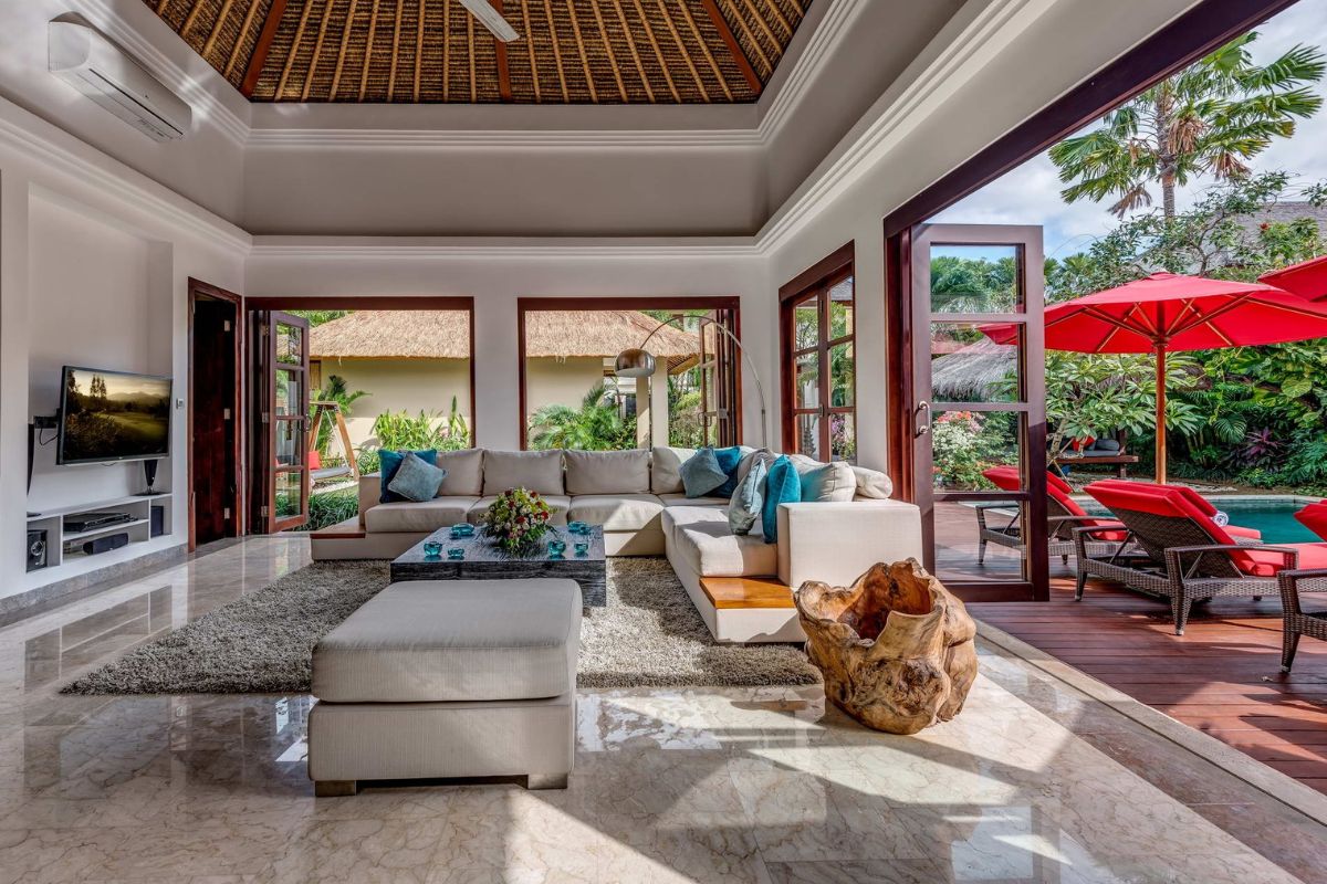 Phòng khách biệt thự có diện tích lớn nên cần được bố trí nội thất hợp lý, tránh cảm giác trống trải (Ảnh: Sưu tầm)