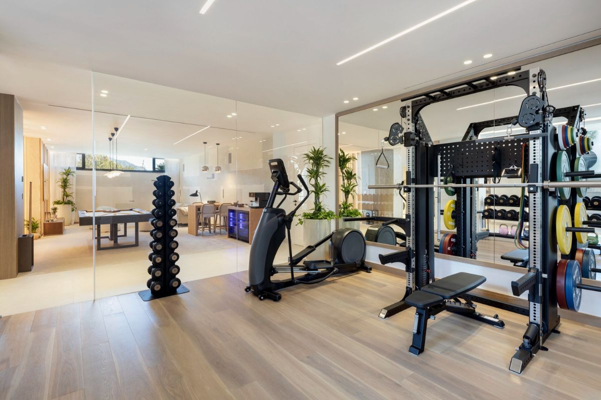Ánh sáng trong phòng gym được thiết kế khoa học, cân bằng giữa ánh sáng tự nhiên và nhân tạo (Ảnh: Sưu tầm)