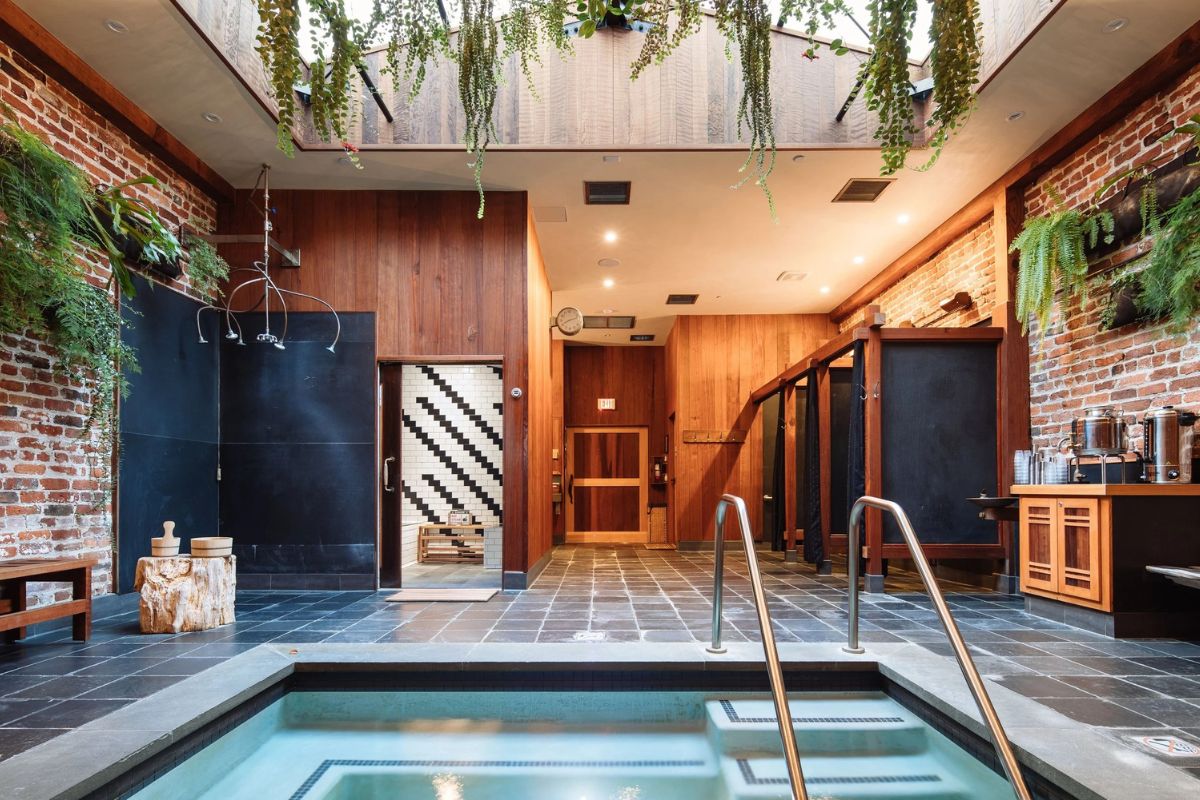 Thiết kế spa tại gia cho biệt thự nên ưu tiên vật liệu bền, dễ vệ sinh (Ảnh: Sưu tầm)