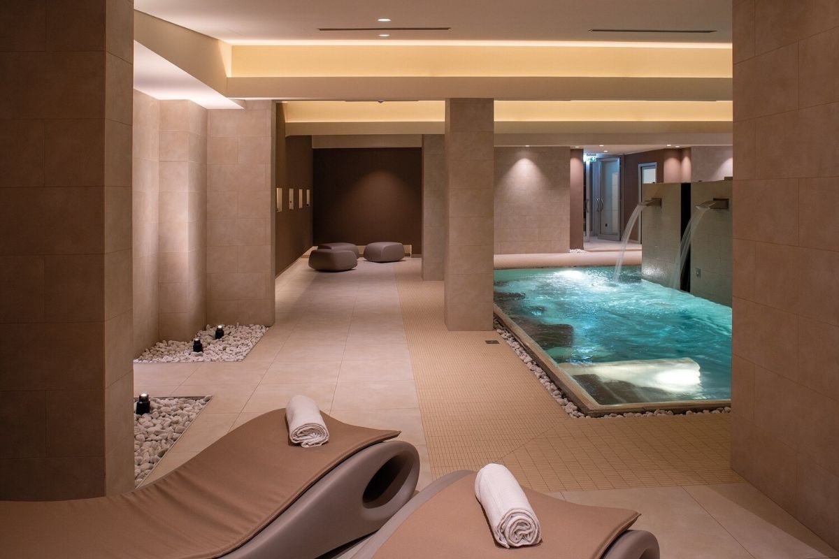 Tiếng nước chảy nhẹ nhàng mang đến cảm giác thoải mái trong không gian spa tại gia (Ảnh: Sưu tầm)