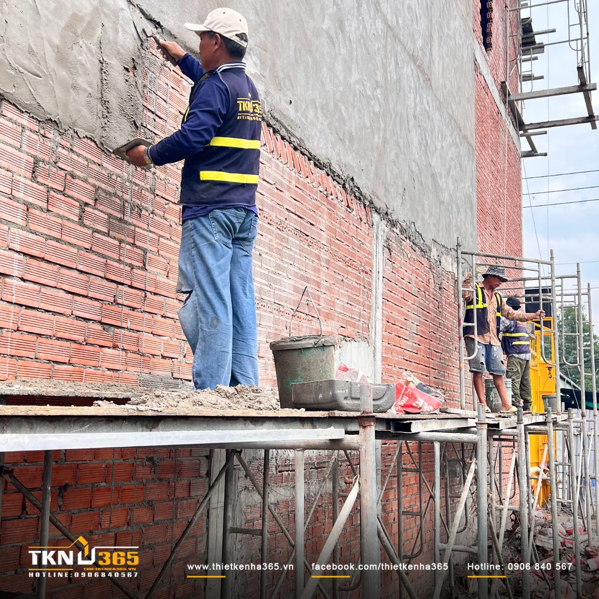 Hình ảnh tô tường bên ngoài nhà phố 1 trệt 2 lầu 1 sân thượng M’S House