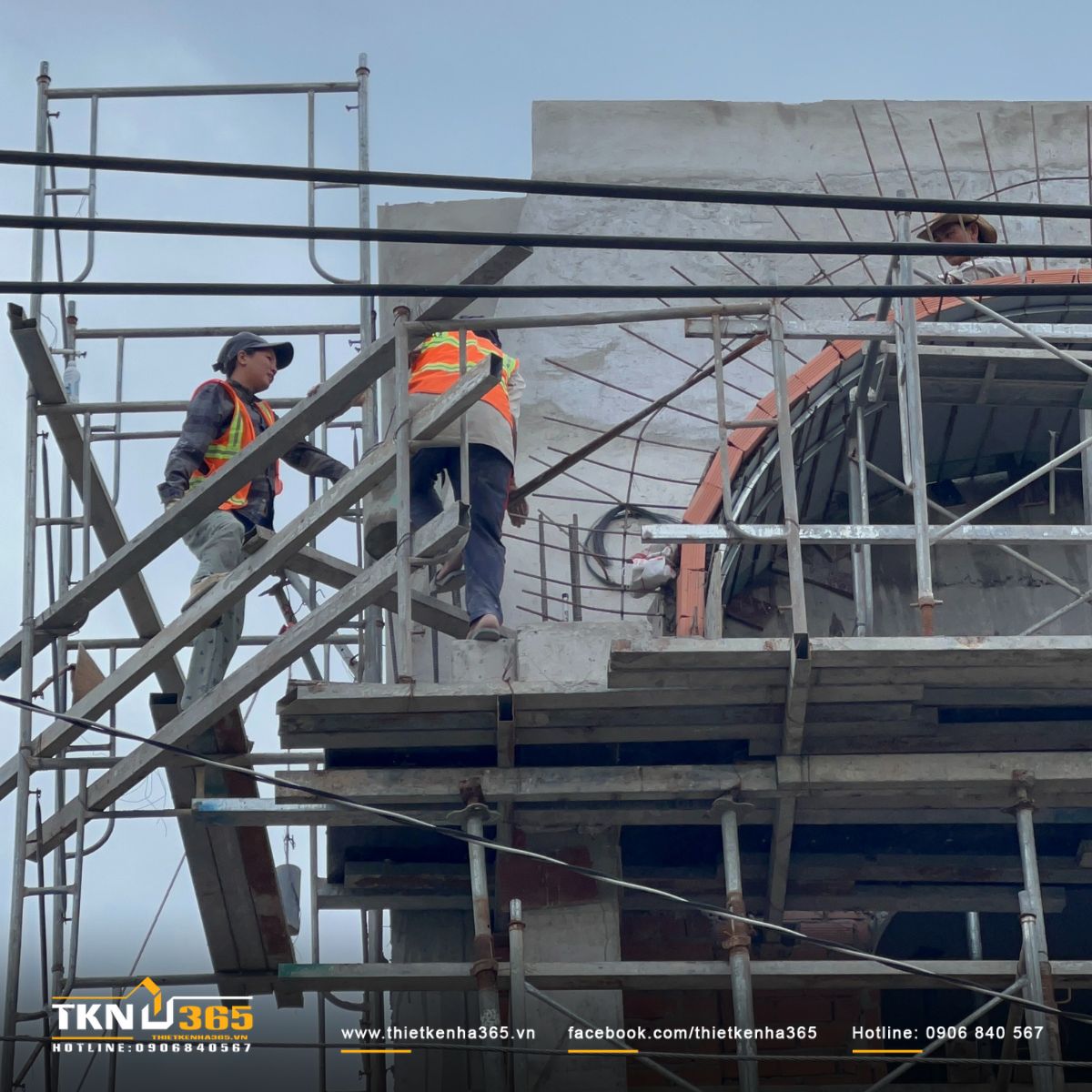 Hình ảnh tô tường bên ngoài nhà phố 1 trệt 2 lầu 1 sân thượng M’S House