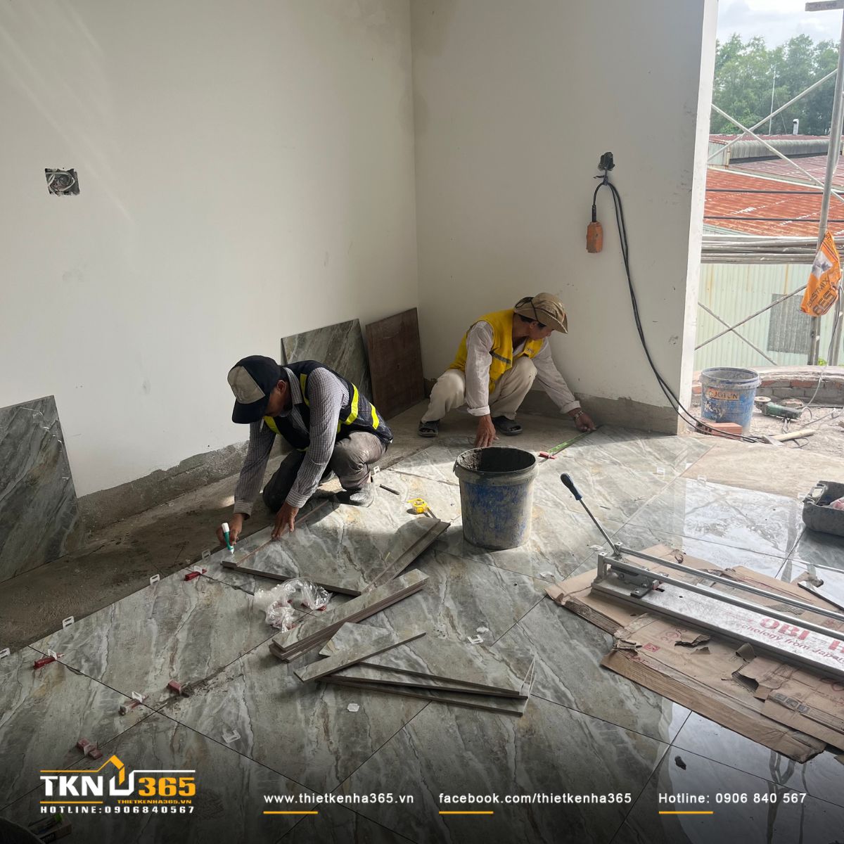 Hình ảnh ốp gạch sàn nhà phố 1 trệt 2 lầu 1 sân thượng M’S House