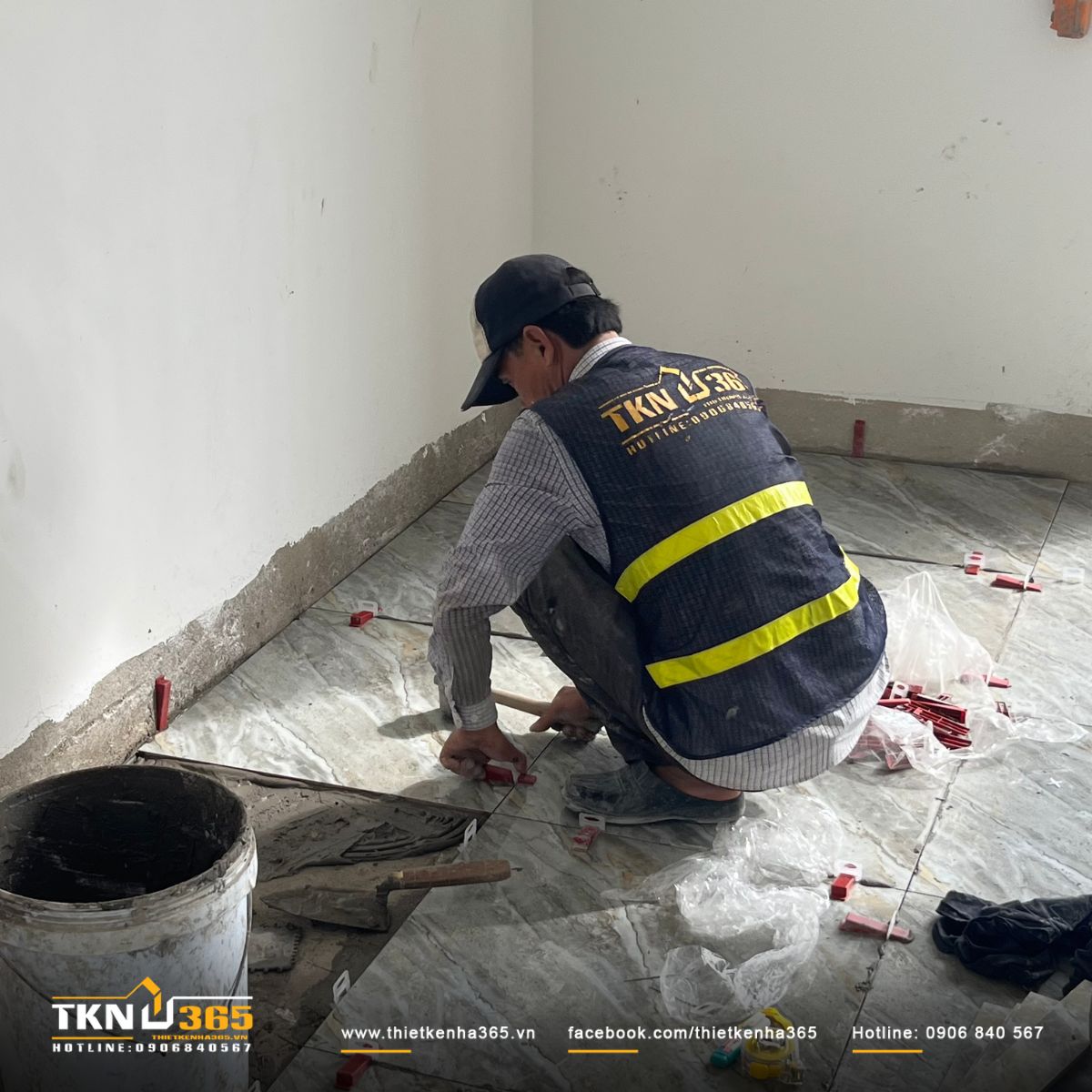 Hình ảnh ốp gạch sàn nhà phố 1 trệt 2 lầu 1 sân thượng M’S House