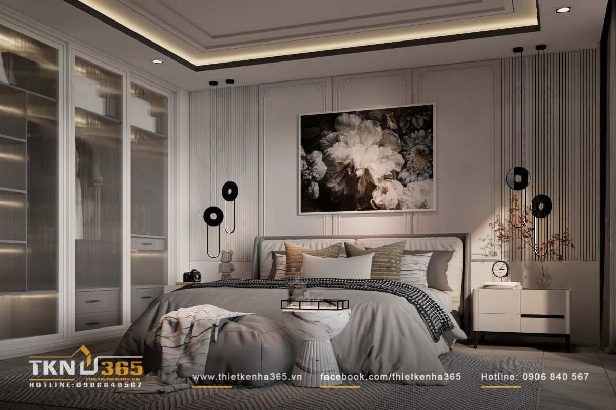 Mảng tường đầu giường xử lý phào chỉ mảnh và lam dọc, kết hợp tranh trang trí trung tính, gợi tinh thần tân cổ điển theo hướng tiết chế