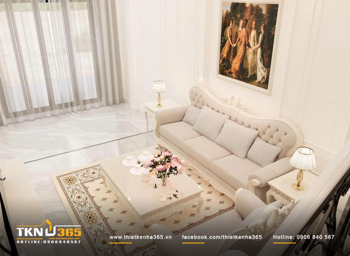 Bộ sofa bọc vải sáng màu kết hợp bàn trà và thảm họa tiết tiết chế, đặt trên nền đá sáng giúp không gian luôn thoáng và dễ chịu khi sử dụng