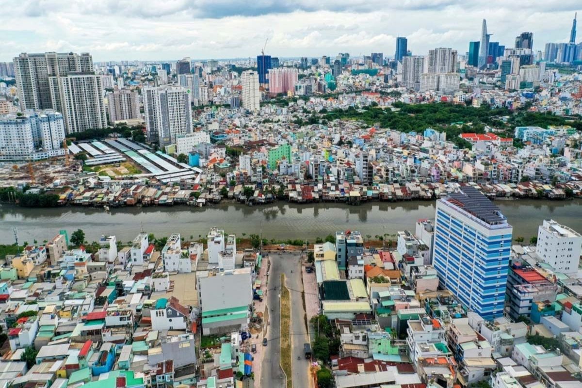 Quận 4 có mật độ dân cư cao, nhiều hẻm nhỏ và nền đất yếu (Ảnh: Sưu tầm)