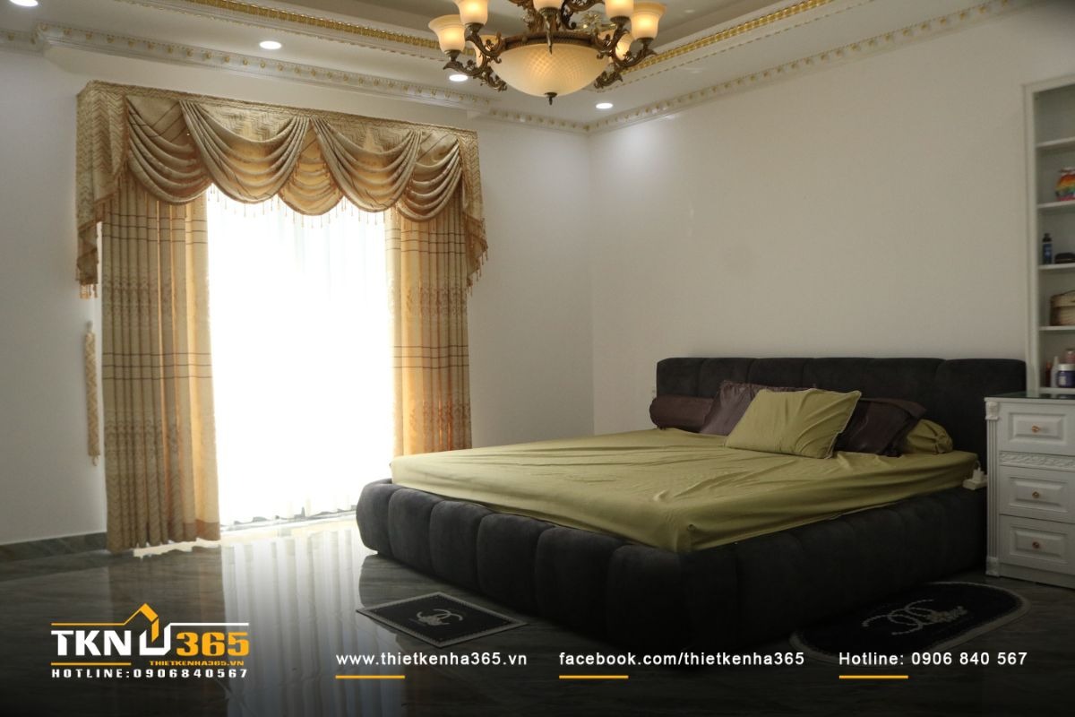 Xây nhà trọn gói Hóc Môn - Giải pháp xây mới & báo giá chi tiết 16 Phòng ngủ trang trí đơn giản hơn nhưng vẫn giữ tinh thần tân cổ điển, hệ rèm hai lớp giúp điều chỉnh ánh sáng linh hoạt
