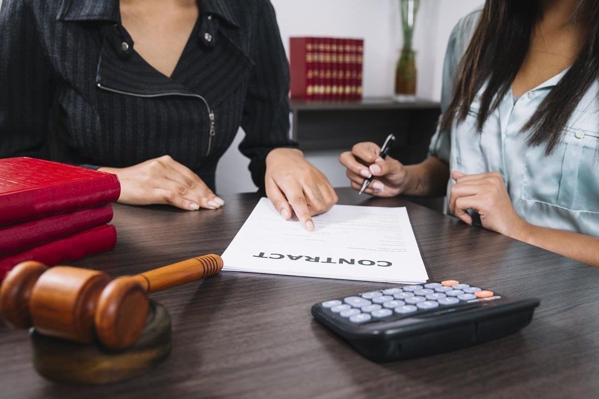 Các khoản phát sinh không được tính toán từ trước trên hợp đồng dễ khiến chi phí xây nhà trọn gói quận 5 đội lên rất cao (Ảnh: Sưu tầm)