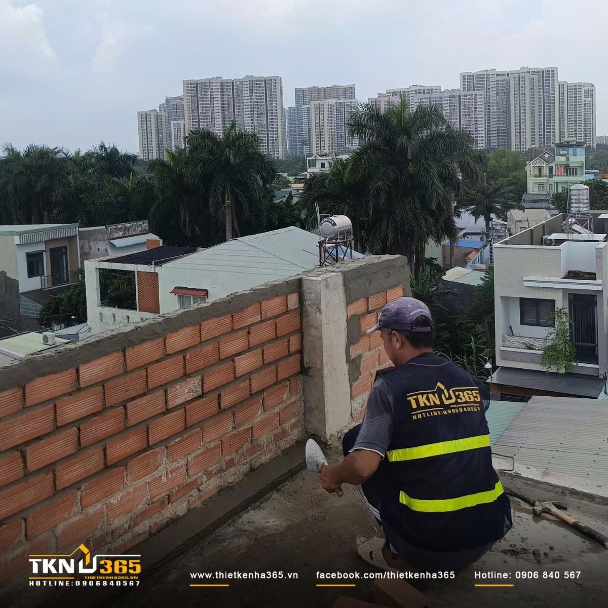 Thi công trong hẻm nhỏ là một trong những yếu tố ảnh hưởng đến chi phí xây nhà 1 trệt 2 lầu 5x16m