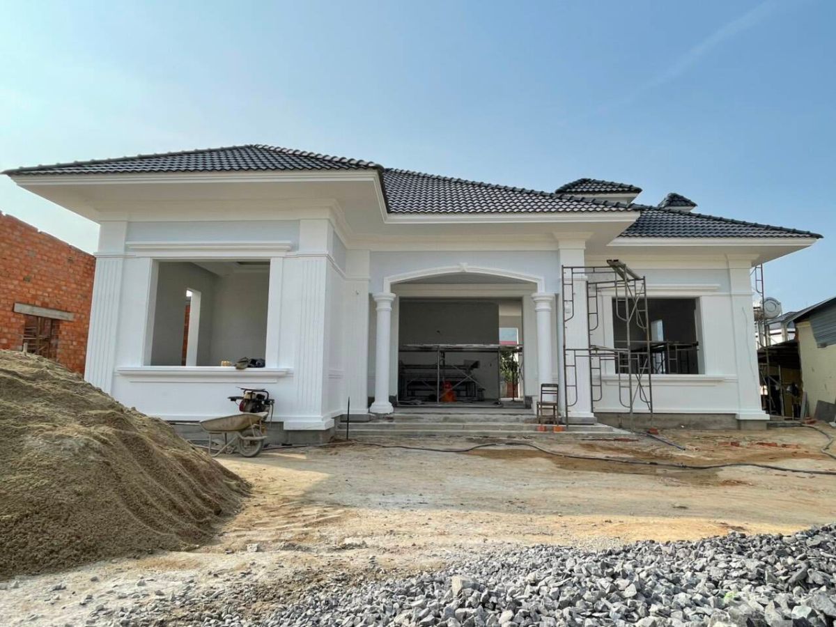 Nhà cấp 3 dùng mái ngói/kèo sắt hoặc mái bê tông, vật liệu hoàn thiện phổ thông đảm bảo độ bền