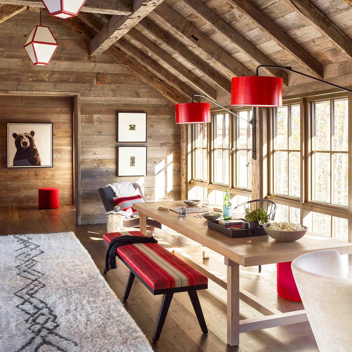 Phong Cách Rustic Là Gì? Đặc Trưng, Vật Liệu & Cách Ứng Dụng Trong Thiết Kế Nội Thất 16 Thiết kế nội thất phong cách Rustic tạo chiều sâu bằng vật liệu thô mộc và ánh sáng ấm áp (Ảnh: Sưu tầm)