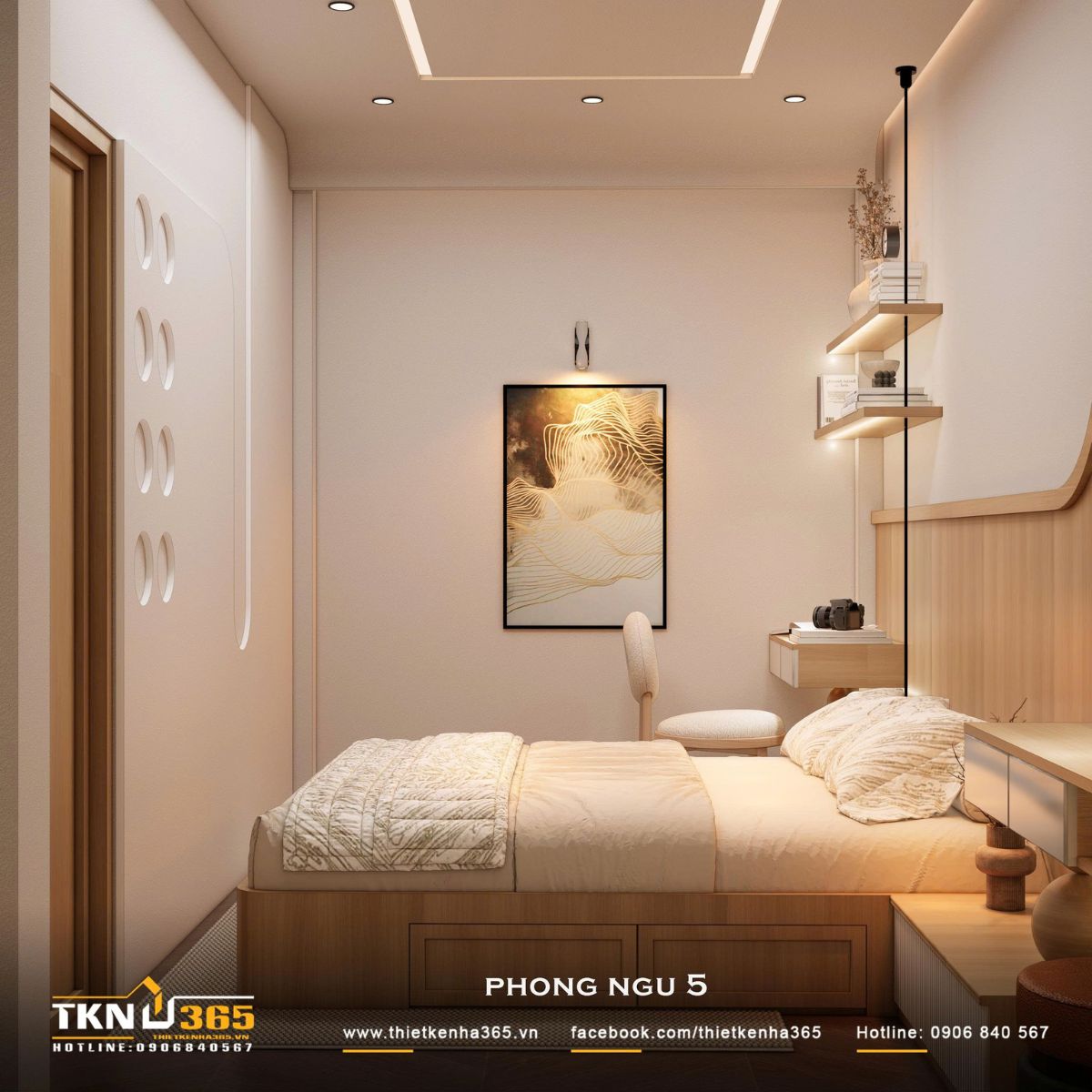 Kệ treo mảnh và bàn nhỏ được đưa sát tường, bổ sung góc đọc sách hoặc đặt đồ mà không làm thu hẹp lối đi quanh giường
